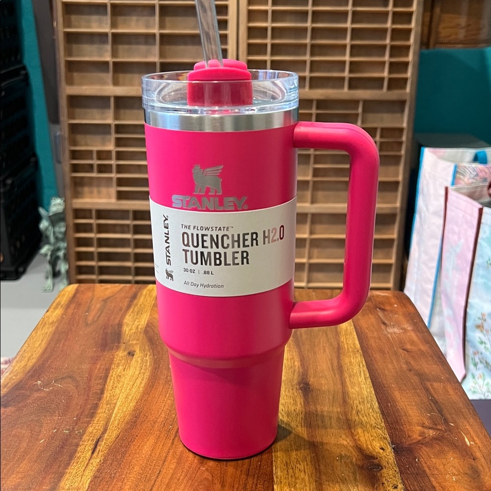 Stanley 30 oz. Quencher H2.0 FlowState Tumbler, NEW, Camelia